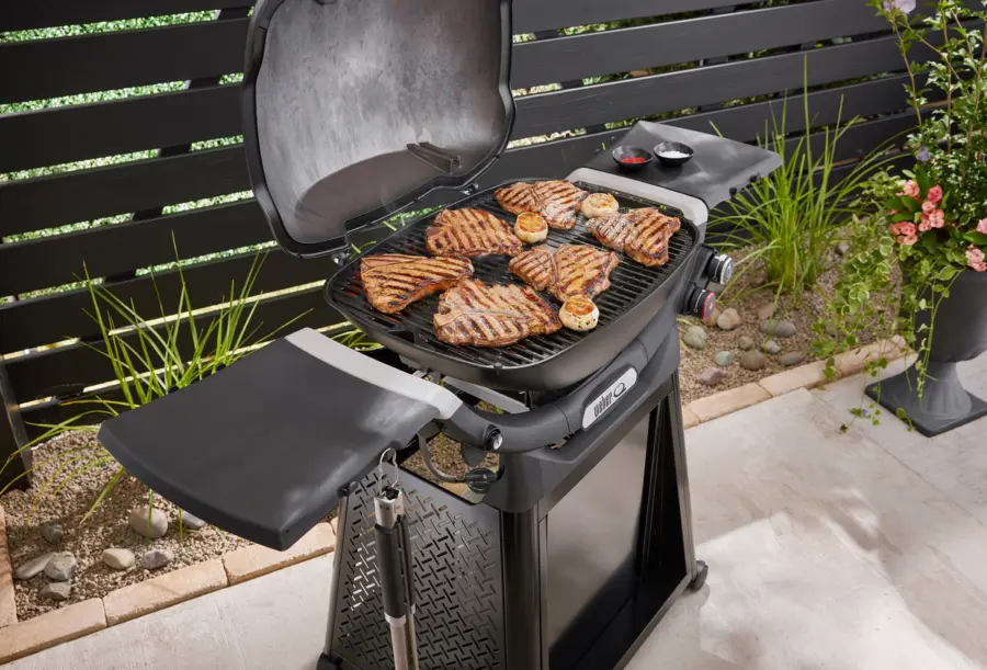 Q3200N+ Gasgrill mit Rollwagen